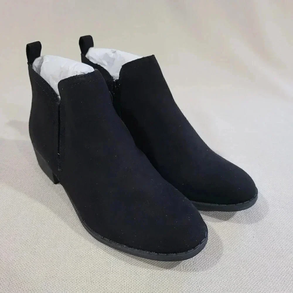 NWT SUN + STONE Cadee Women's Ankle Booties Black Micro Suede Size 5.5